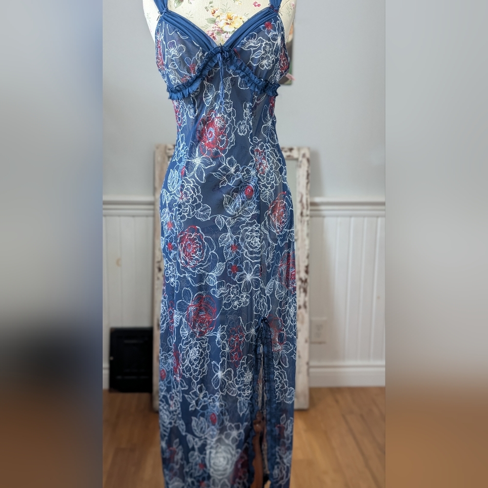 La Vie En Rose floral‎ Lace Nightgown - Blue and Red - Picture 3 of 9